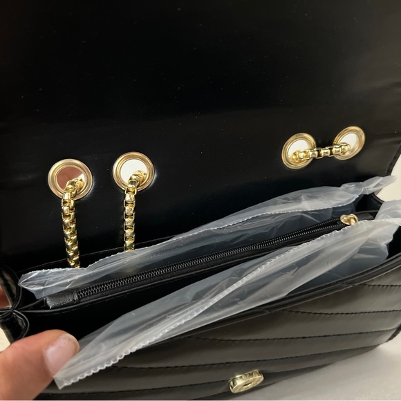 Fashion leather purse with gold chain - Picture 3 of 3